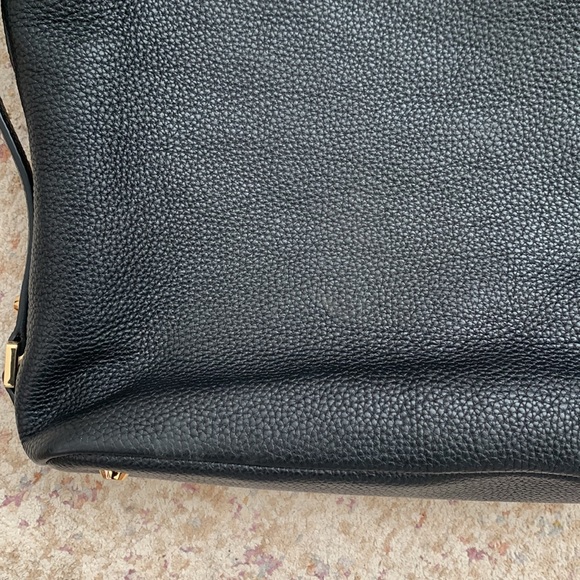 Michael Kors bucket bag - Picture 3 of 8